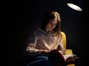 Lampka nocna do czytania: Stwórz przytulne i komfortowe otoczenie dla wieczornej lektury